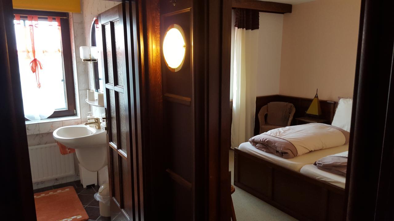 Landhotel Zum Doppeldecker Kirchen  Eksteriør billede